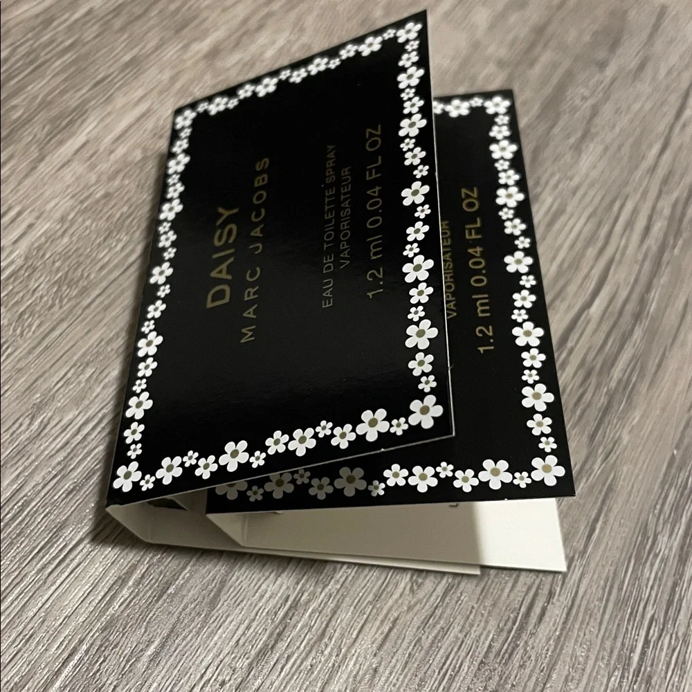 NEW Set of 2 Daisy by Marc Jacobs Carded Vial Samples 1.2 ml‎ each